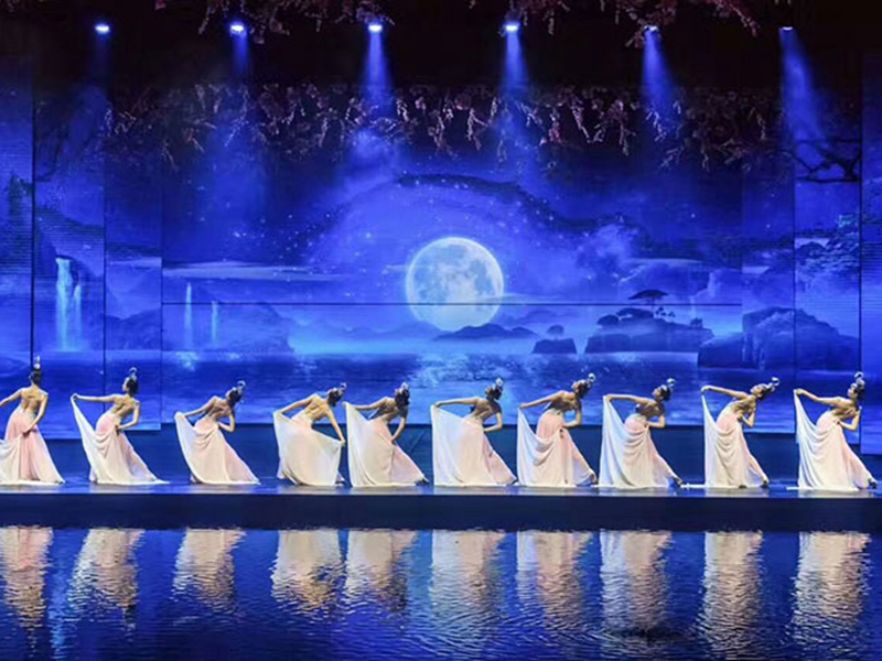 The Benefits of Indoor Small Pitch Full Color LED Display Cases